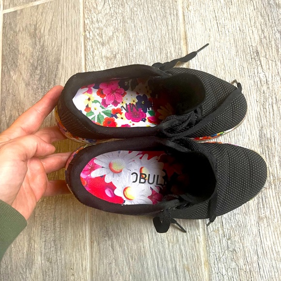 NOBULL Black Daisy Trainers - Picture 4 of 4